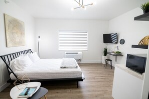 Individually decorated, individually furnished, laptop workspace - Conestoga Quarters (Jefferson City)