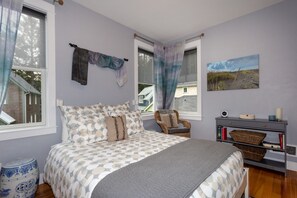 3 bedrooms, iron/ironing board, travel cot, free WiFi - Seabrook's Gnome Place Like Home: Dog Friendly! (Pacific Beach)