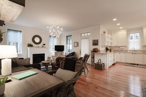 Interior - Seabrook's Gnome Place Like Home: Dog Friendly! (Pacific Beach)