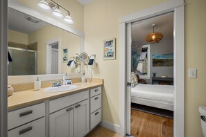 Hair dryer, towels - Seabrook's Gnome Place Like Home: Dog Friendly! (Pacific Beach)