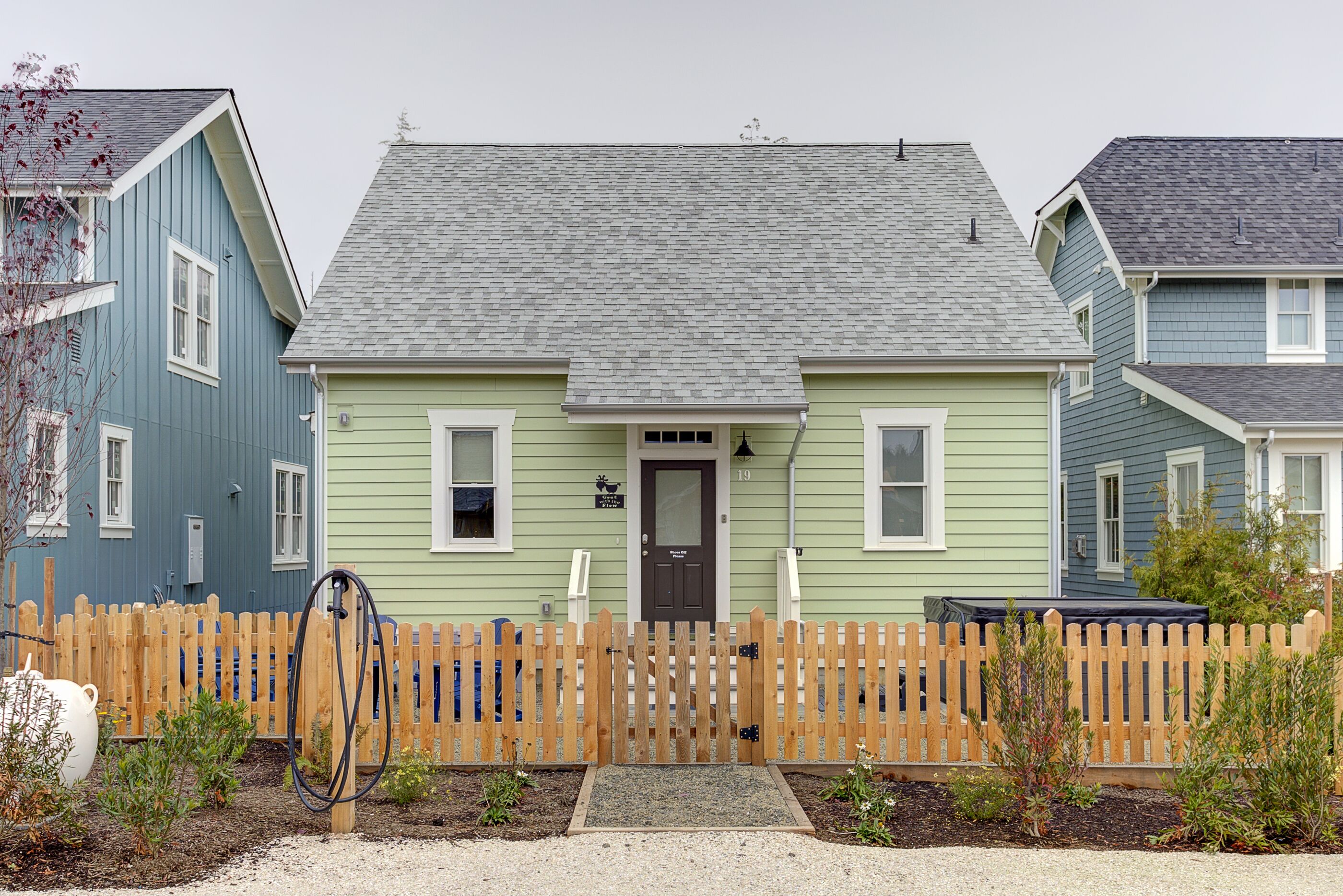 Seabrook's Goat with the Flow, kick back, relax at this dog-friendly home!