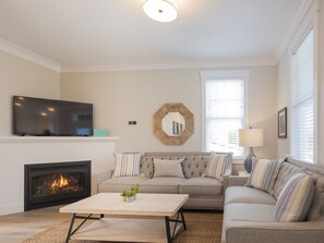 Smart-TV, peis og DVD-spiller