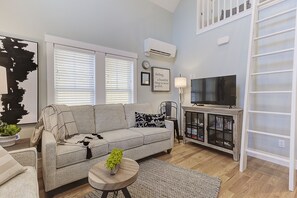 TV, DVD player, books - Seabrook's Half Pint, a dog-friendly, 2-bedroom home! (Pacific Beach)