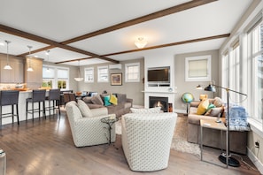 TV, fireplace, DVD player - *NEW* Seabrook's Hidden Coast Hideaway, an oceanfront home! (Pacific Beach)