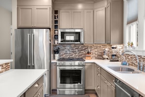Fridge, microwave, oven, stovetop - *NEW* Seabrook's Hidden Coast Hideaway, an oceanfront home! (Pacific Beach)