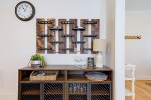 Interior - *NEW* Seabrook's Hook Wine and Sinker: Dog Friendly (Pacific Beach)