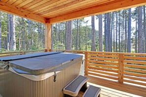 Terrace/patio - *NEW* Latitude Adjustment: Oceanview, Hot Tub, Dog Friendly! (Pacific Beach)