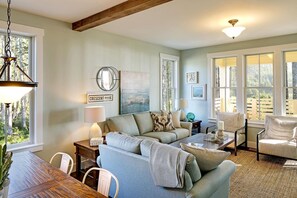 TV, fireplace, DVD player - *NEW* Latitude Adjustment: Oceanview, Hot Tub, Dog Friendly! (Pacific Beach)