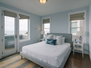 3 bedrooms, iron/ironing board, free WiFi, bed sheets - Seabrook's Love Shack, the perfect oceanfront retreat for couples! (Pacific Beach)