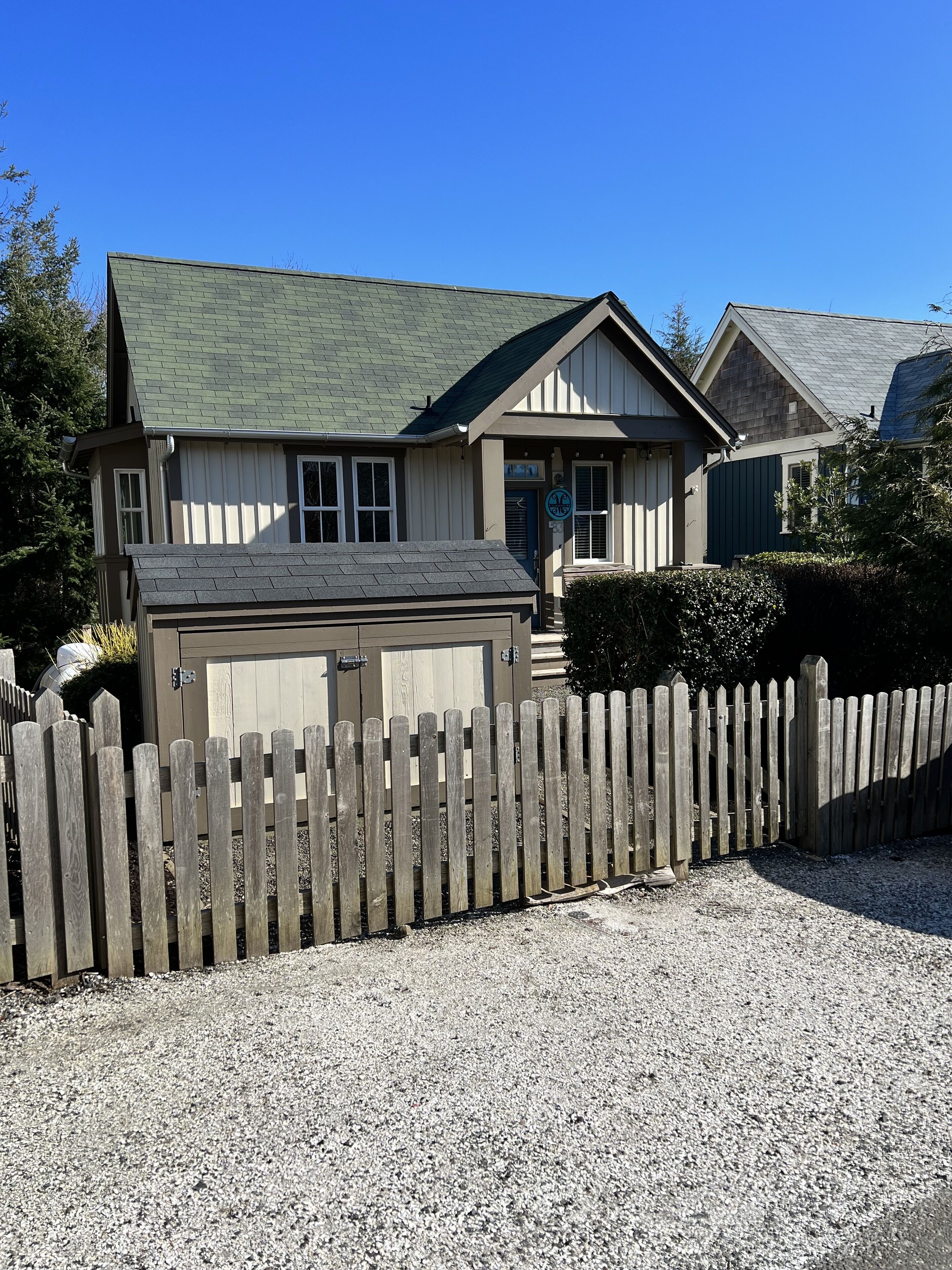 Seabrook's Monkeydoodle, a 2-bedroom dog-friendly home!