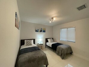 2 多间卧室、熨斗/熨衣板、免费 WiFi、床单