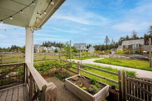 Property grounds - Seabrook's Morningside: Dog Friendly! (Pacific Beach)