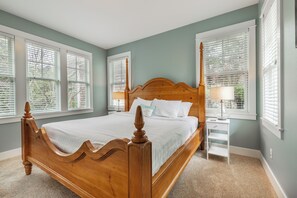 5 bedrooms, iron/ironing board, free WiFi, bed sheets