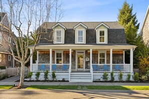 Exterior - Seabrook's Ocean Smores: Hot Tub & Dog Friendly (Pacific Beach)