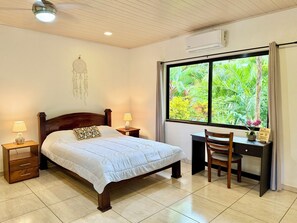 1 makuuhuone, työpöytä, silitysrauta/-lauta, Wi-Fi