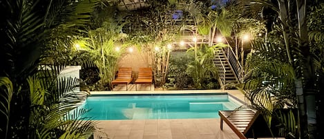 حمّام سباحة خارجي