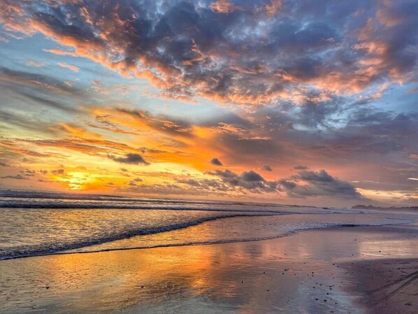 On the beach - Nosara Apartment 3 min walk Beach, Pool view (Nosara)