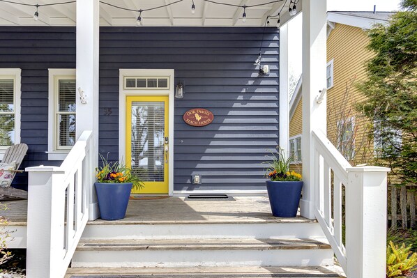 Exterior detail - *NEW* Seabrook's Our Family Beach House: Dog Friendly, Hot Tub! (Pacific Beach)