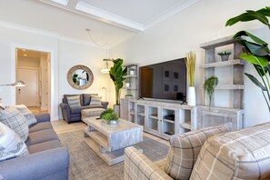 Fernseher, Videospiele, DVD-Player, Bücher