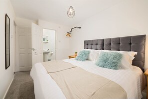 3 bedrooms, WiFi, bed sheets - A contemporary detached 3 bed house (Manchester)