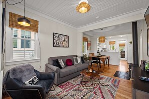 TV, fireplace, DVD player - Seabrook's Ramble On: Dog Friendly! (Pacific Beach)