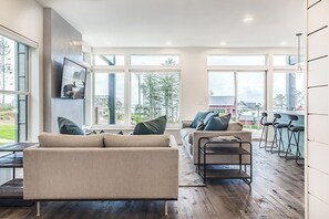 Smart TV, chimenea, videojuegos y reproductor de DVD 