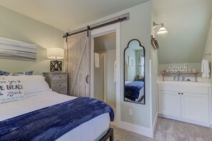 4 bedrooms, desk, iron/ironing board, travel cot
