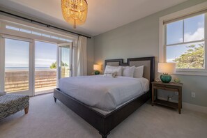 4 bedrooms, desk, iron/ironing board, free WiFi - Seabrook's Sandy Side Up, a spacious, oceanview home! (Pacific Beach)