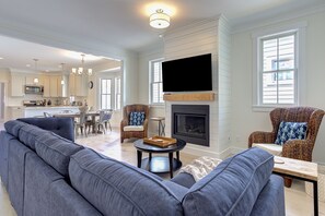 Smart-TV, Kamin, DVD-Player