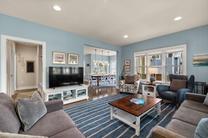 TV, DVD-spiller, bøker og kontorer