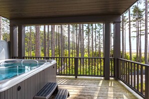 Outdoor spa tub - Seabrook's Seaforever, stunning oceanfront views and a private hot tub! (Pacific Beach)