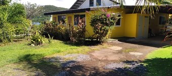 VILLA DE LA BAIE - Bed and breakfast with feet in the water