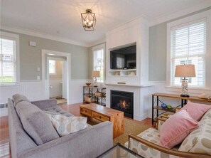Interior - Seabrook's Avasa, private hot tub (Pacific Beach)