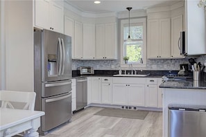 Refrigerador, microondas, horno, placa de cocina