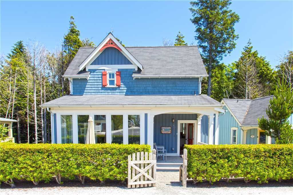 Seabrook's Seaside Treasure, a 3-bedroom home!