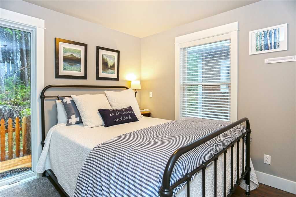 Seabrook Seastar Gazer | Hot Tub, Pet Friendly 2br | Sleeps 4, Old Growth Forest - Pacific Beach, WA