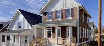 *NEW* Seabrook's Silver Seadream: Hot Tub, Dog Friendly!