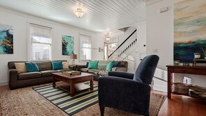 TV, fireplace, DVD player - *NEW* Seabrook's Sip N' Sea: Dog Friendly & Hot Tub (Pacific Beach)