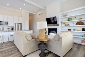 TV, lareira, DVD player, livros