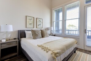 2 室のベッドルーム、アイロン / アイロン台、WiFi (無料)、ベッドシーツ