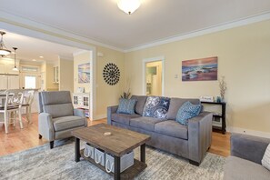 Interior - Seabrook's Sunny Side Up: Dog Friendly! (Pacific Beach)