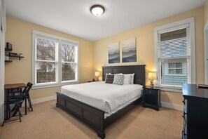 2 bedrooms, desk, iron/ironing board, free WiFi - Seabrook's Sunny Side Up: Dog Friendly! (Pacific Beach)