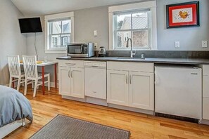 1 slaapkamer, een strijkplank/strijkijzer, gratis wifi, beddengoed