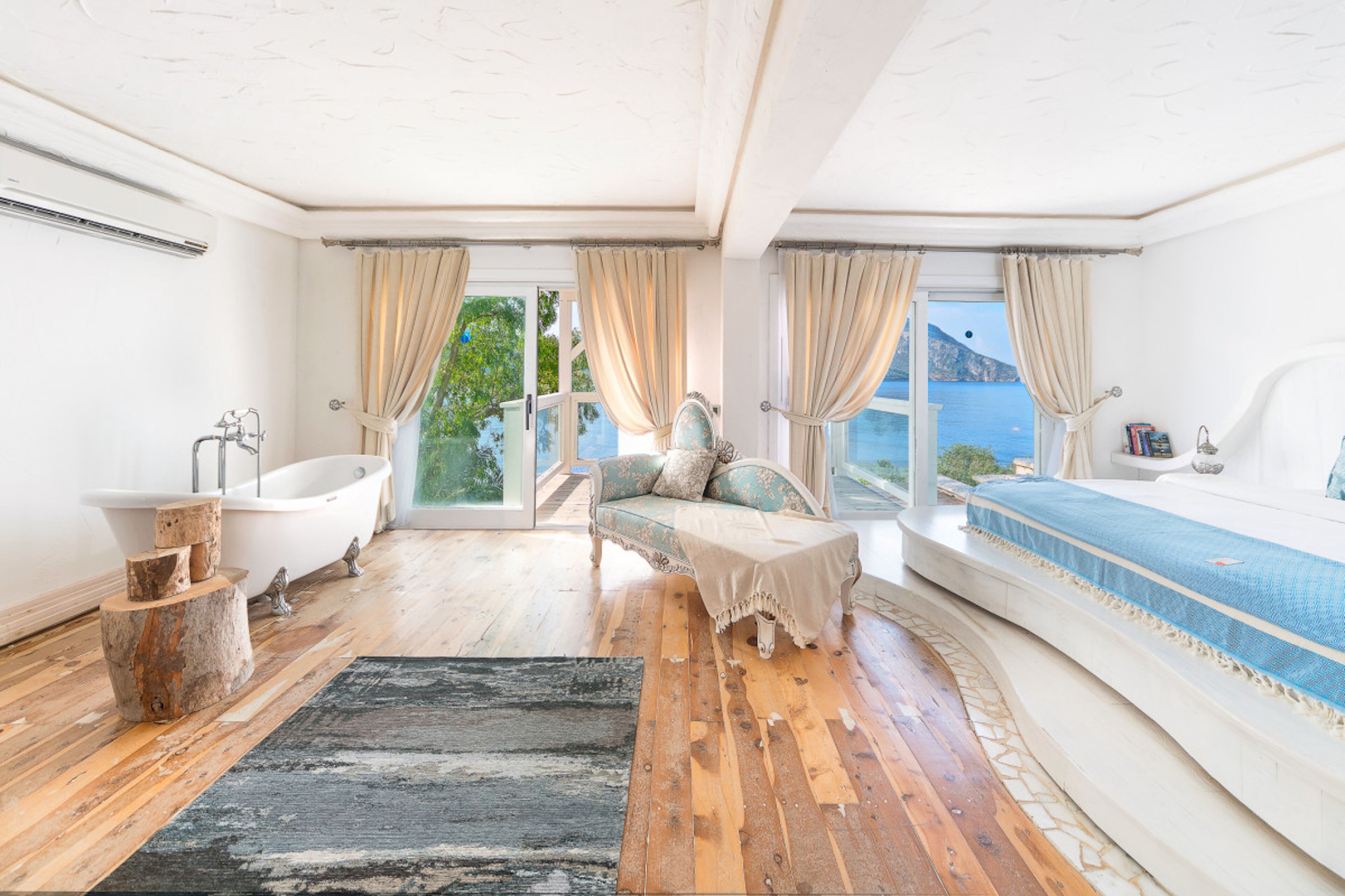 Waterfront Suites | Egyptian cotton sheets, premium bedding, down duvets, Tempur-Pedic beds