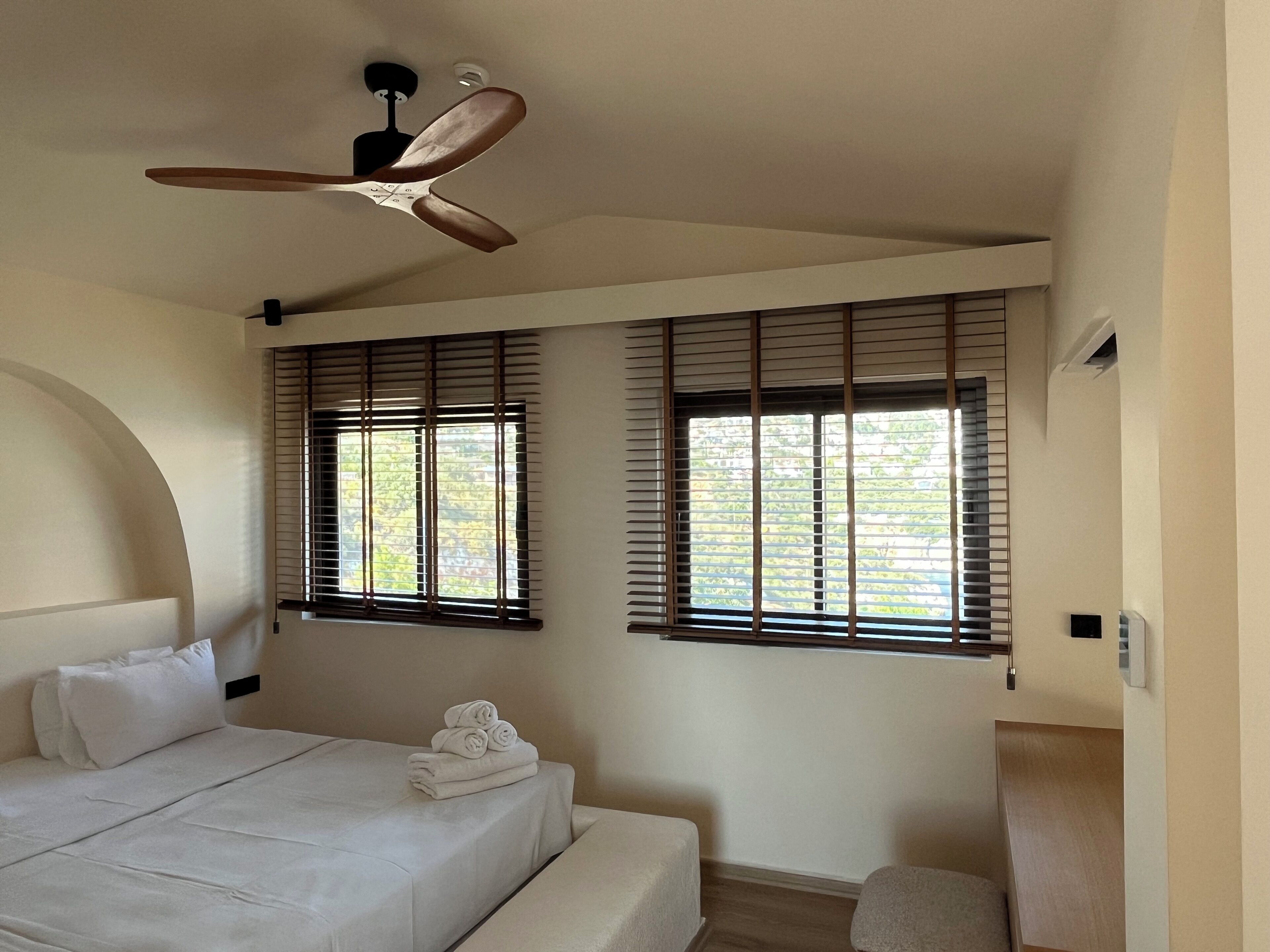 Penthouse Jacuzzi Suite | Egyptian cotton sheets, premium bedding, down duvets, Tempur-Pedic beds