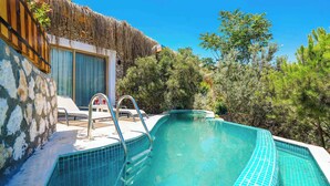 Garden Pool Suite | 이집트산 면 시트, 고급 침구, 오리/거위털 이불, 템퍼페딕 침대