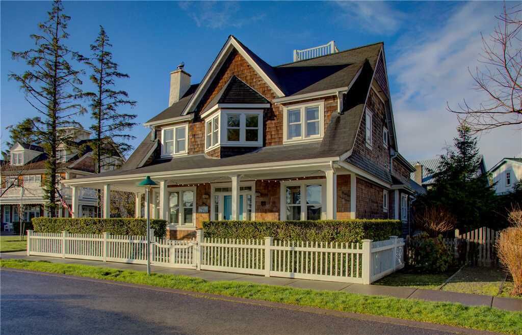 *New* Seabrook's The Oyster House: Private hot tub!