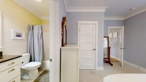 Hårføner og håndklær