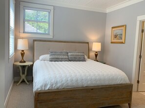 3 soverom, skrivebord, strykejern/-brett og wi-fi (inkludert)