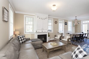 Fernseher, Kamin, DVD-Player, Arbeitsbereiche